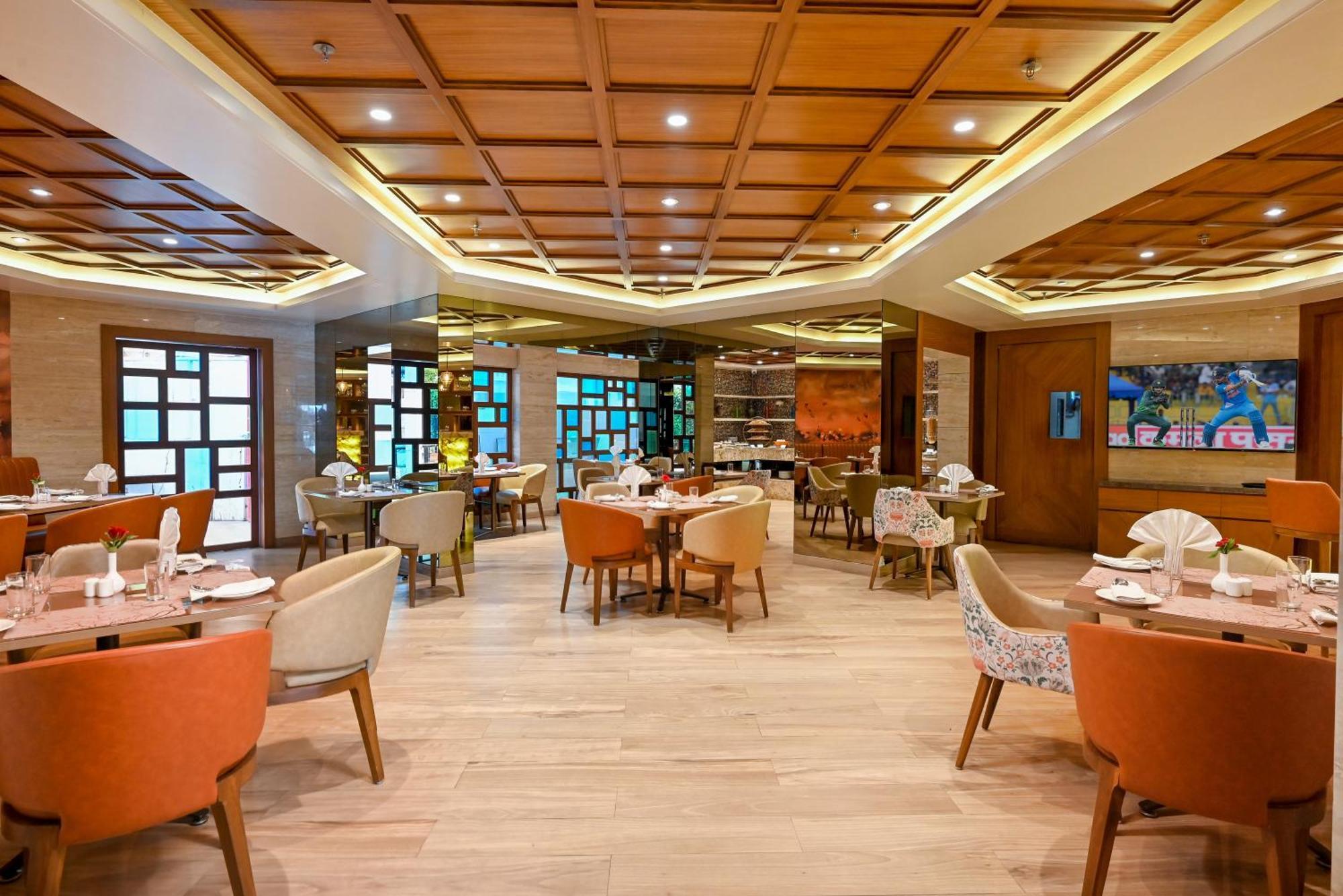 Maharaja Regency Satara Exterior foto