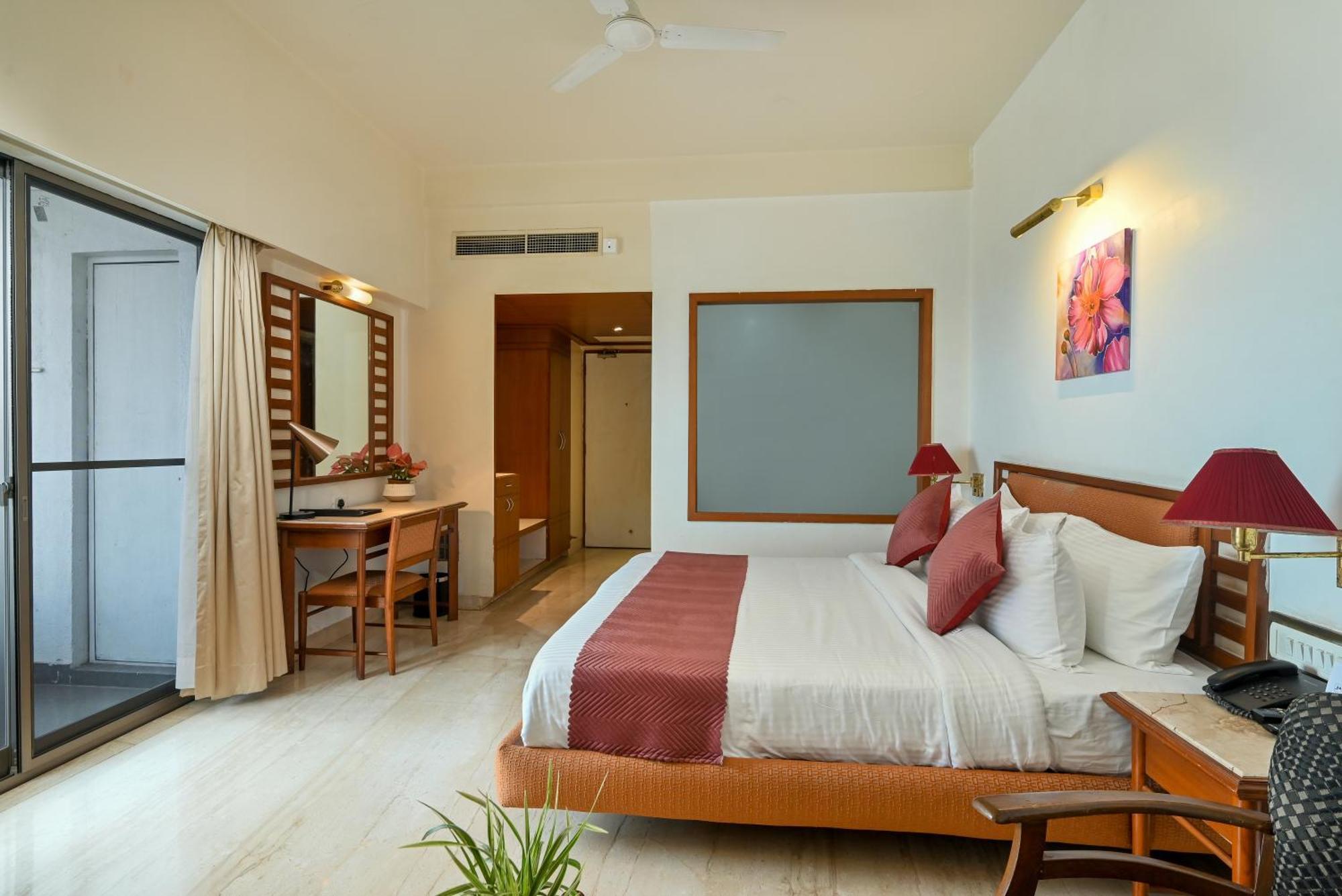 Maharaja Regency Satara Exterior foto