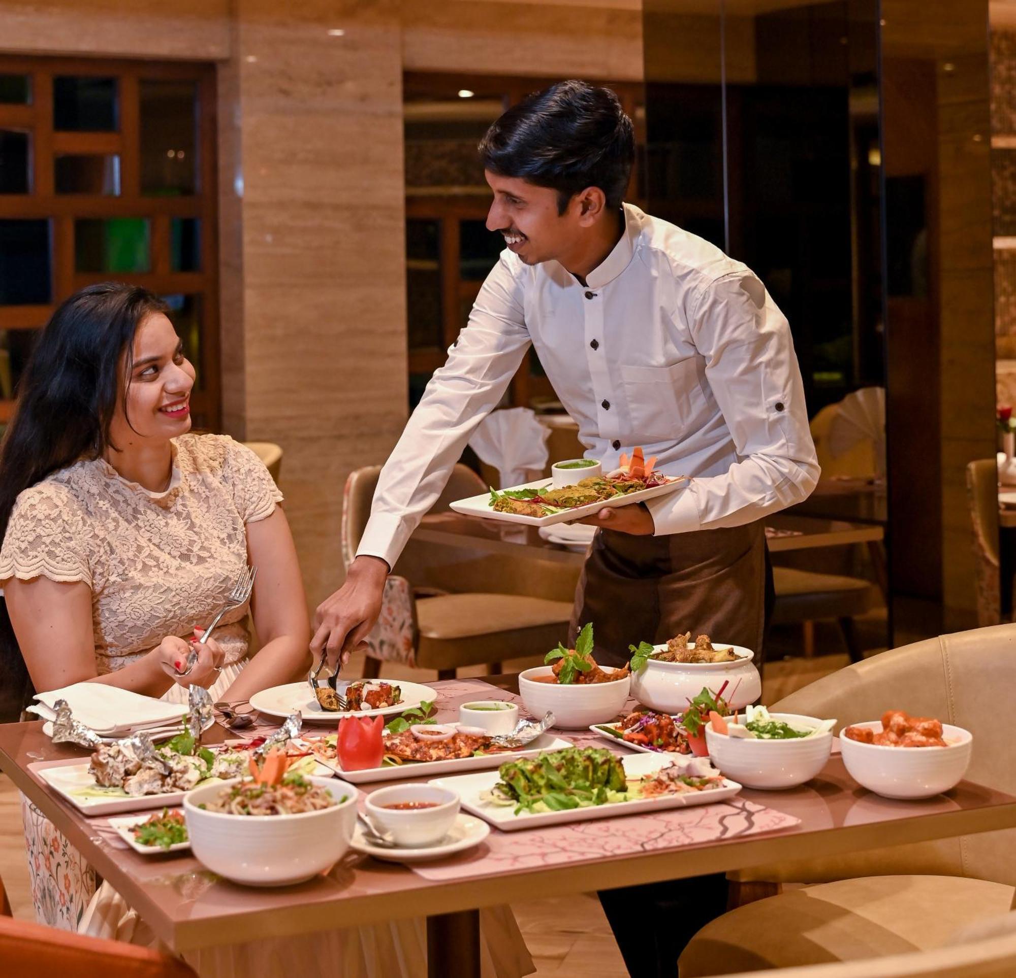 Maharaja Regency Satara Exterior foto