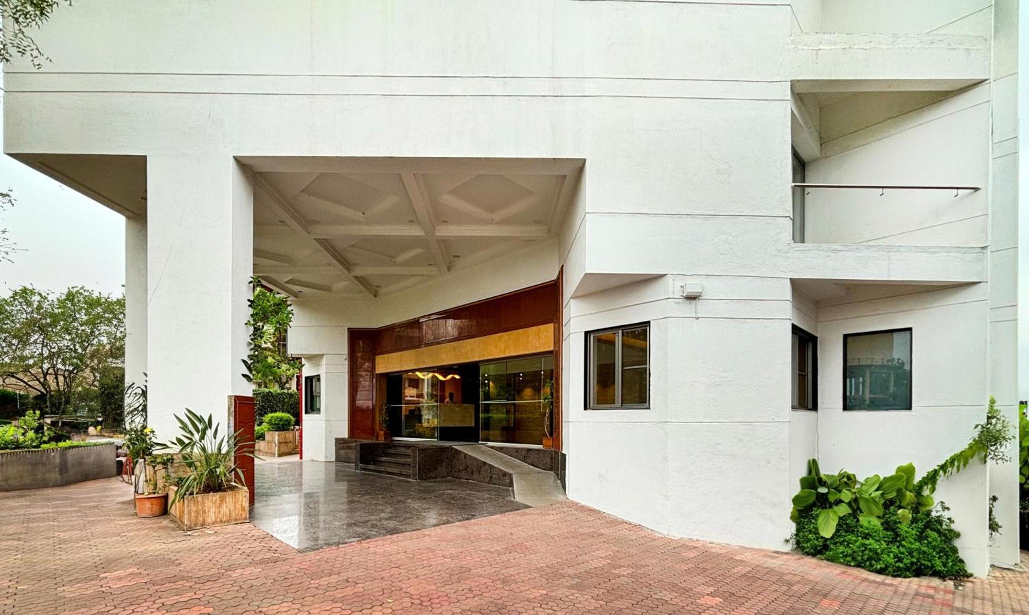 Maharaja Regency Satara Exterior foto